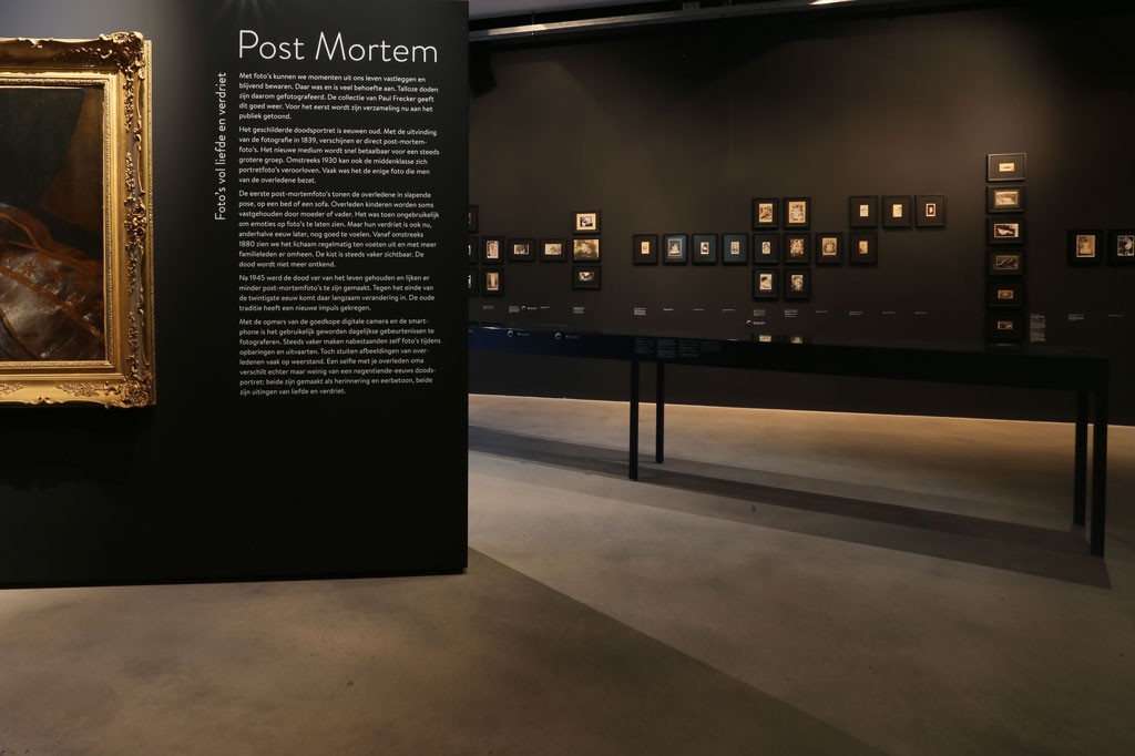 Post Mortem exhibition main hall